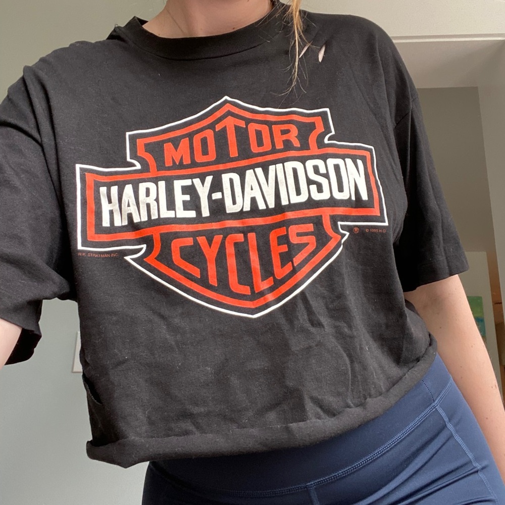 Cropped Harley Davidson tshirt with rips